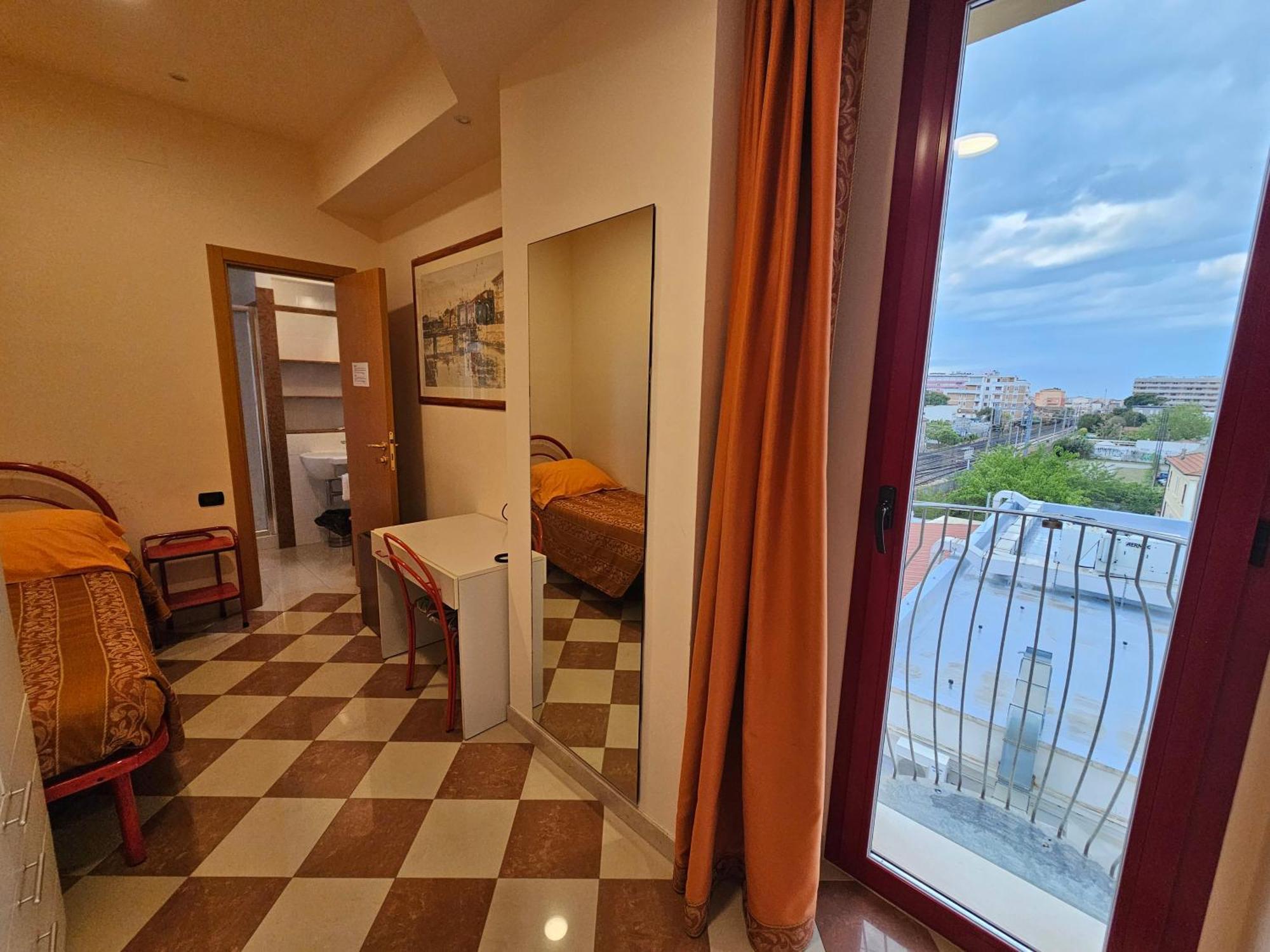 Hotel Fiorella Senigallia Exteriör bild