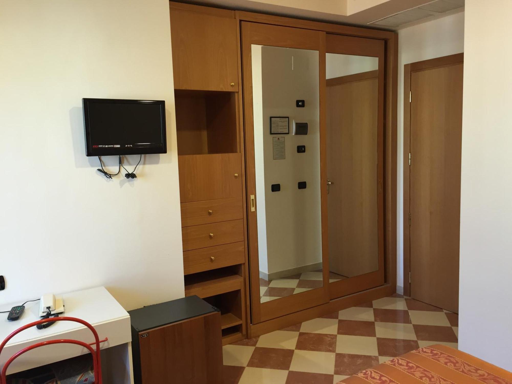 Hotel Fiorella Senigallia Rum bild