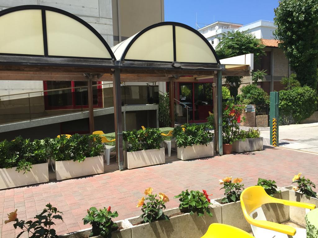 Hotel Fiorella Senigallia Exteriör bild